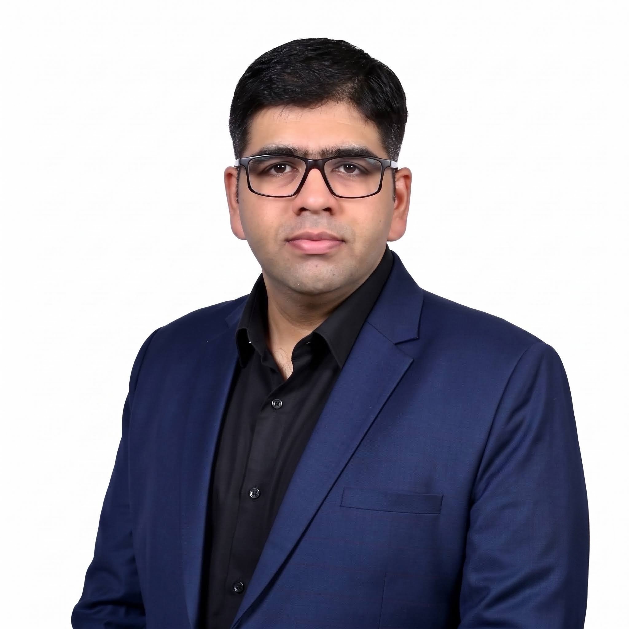 Headshot of Nilesh Bajaj, co-founder and CEO of Vayve Mobility